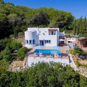 Charming With Pool, Toni Mateu. Villa